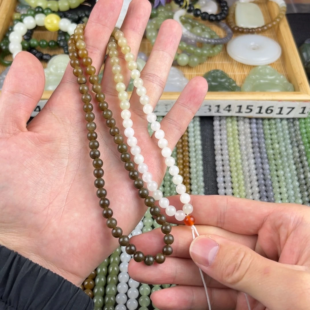 笑***生和田玉未镶嵌颈饰