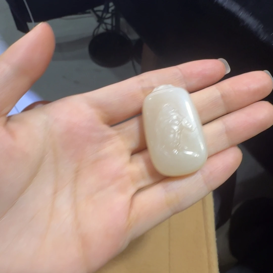 ****凯和田玉未镶嵌颈饰