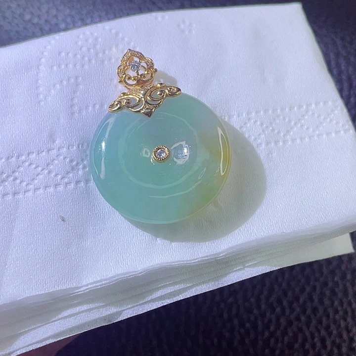 翡翠颈饰18K金镶嵌翡翠