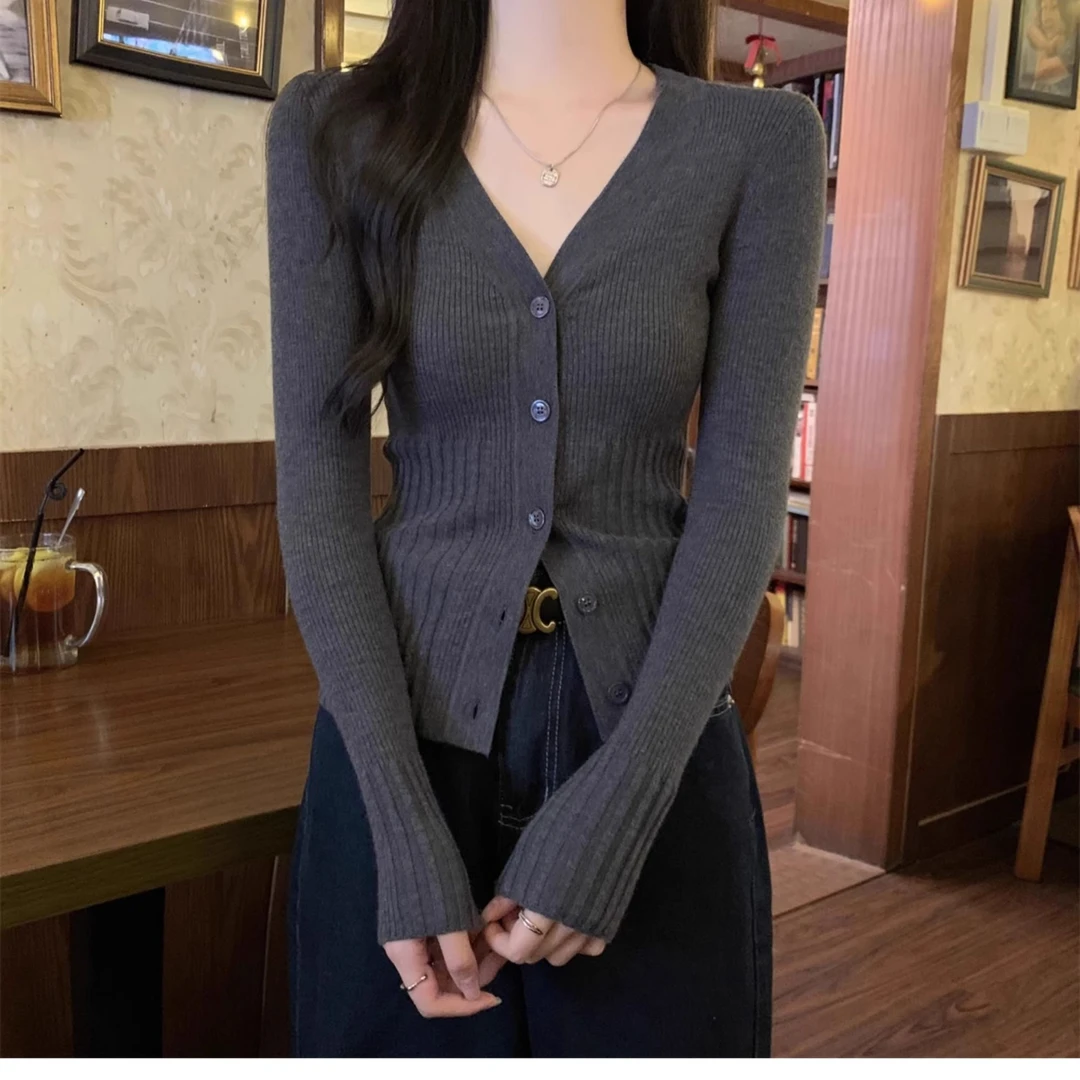 法式气质修身V领长袖内搭女早秋显瘦收腰针织开衫高级感打底毛衣