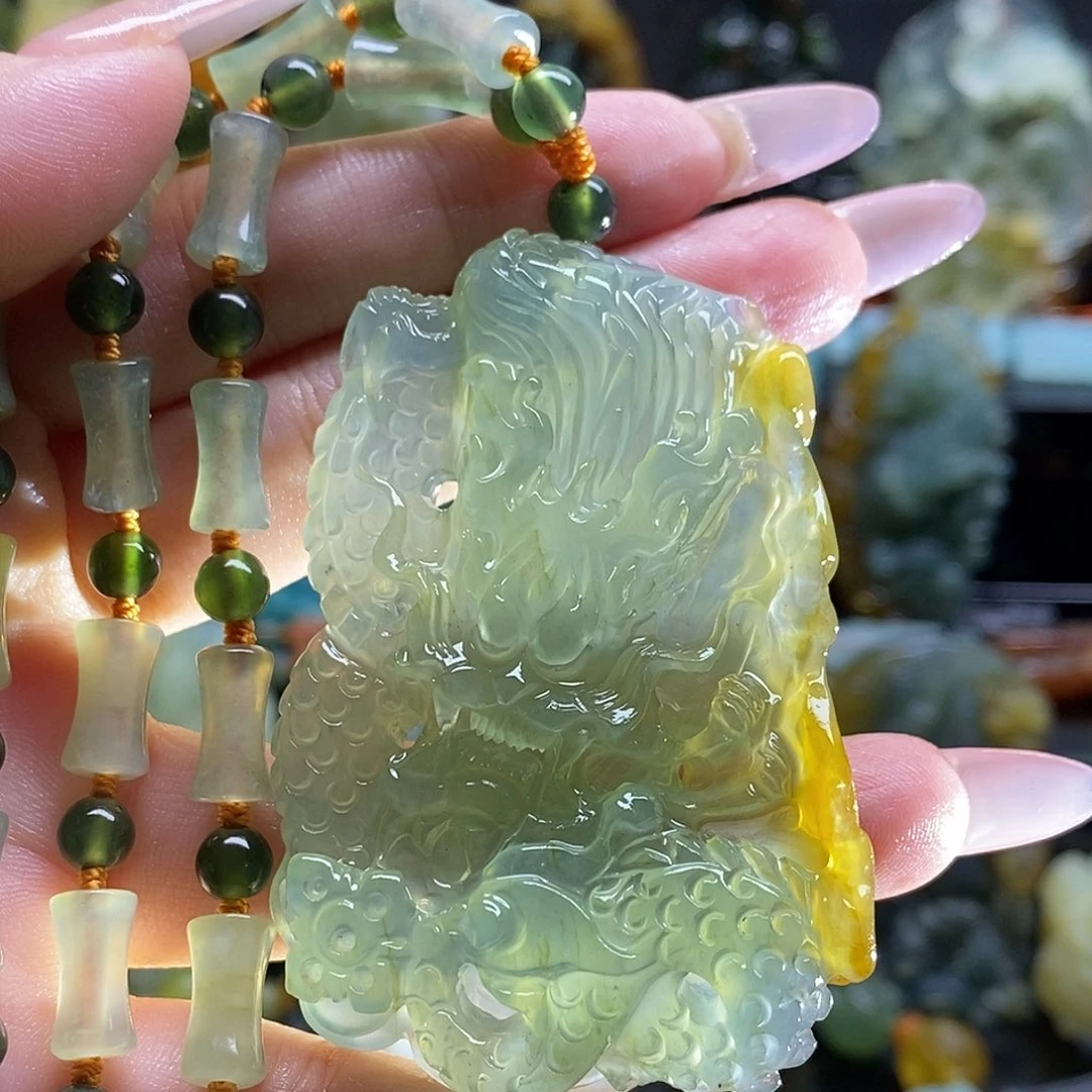 蛇纹石玉未镶嵌颈饰