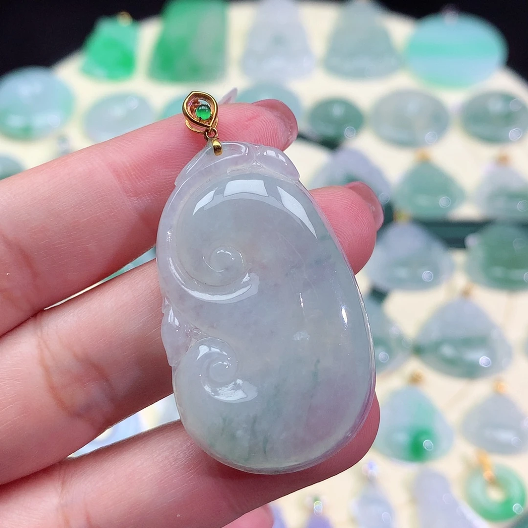 翡翠18K金镶嵌颈饰如意