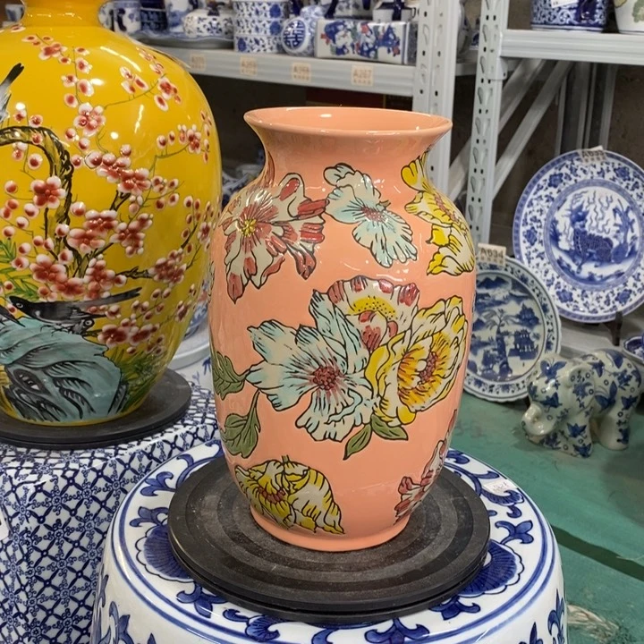 摆件手绘陶瓷粉彩浮雕花瓶