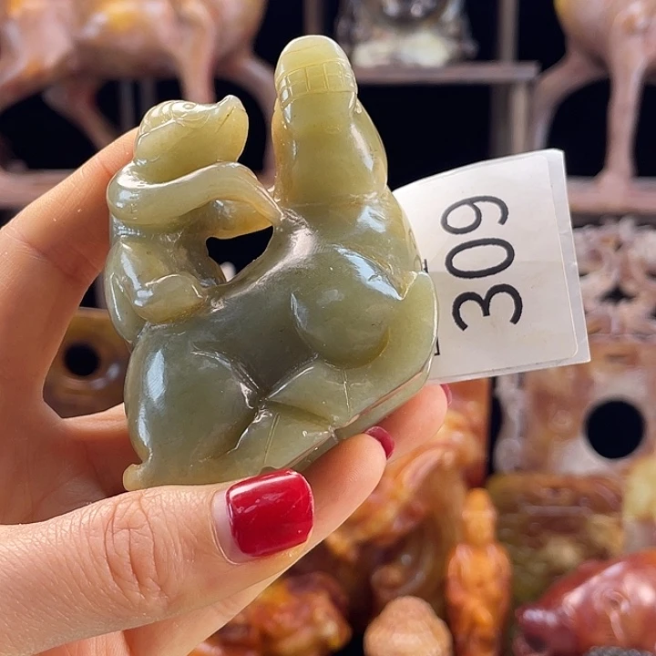 牛***1和田玉未镶嵌挂件