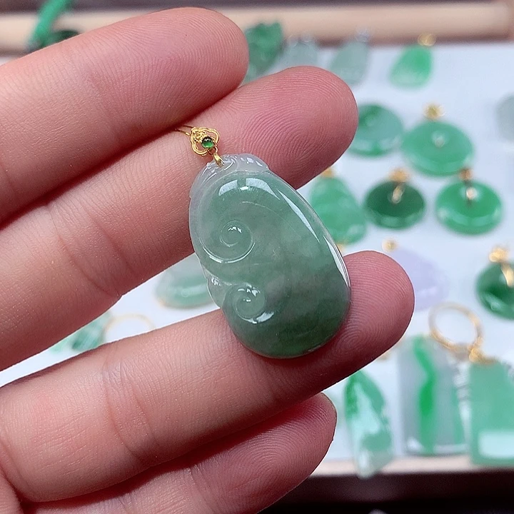 颈饰未镶嵌翡翠吊坠