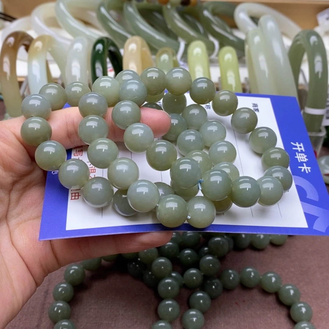 和田玉手镯未镶嵌