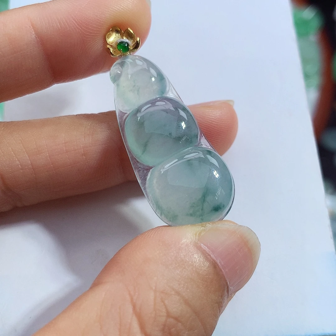 翡翠未镶嵌颈饰福豆
