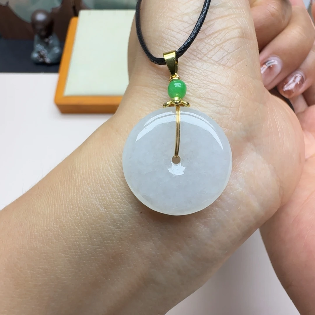 翡翠未镶嵌颈饰平安扣