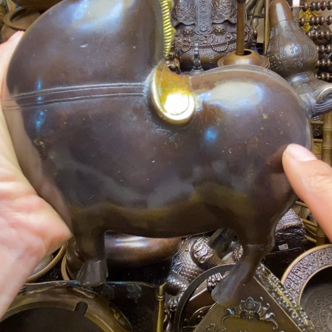 铜器摆件做工精良