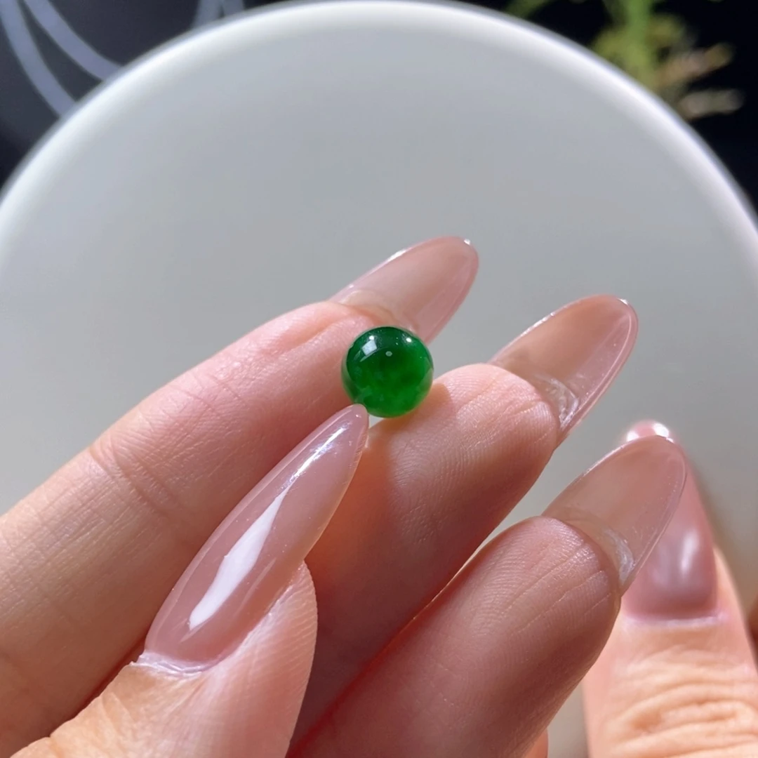 翡翠未镶嵌颈饰翡翠辣绿小珠8.1mm