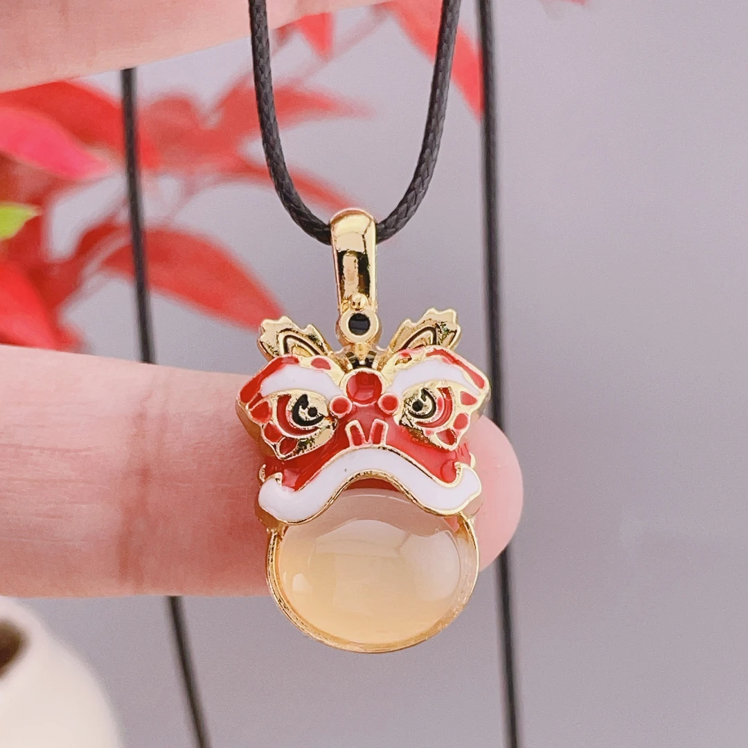 正品玉髓/玛瑙吊坠白冰玉石彩虹醒狮项坠喜庆复古百搭女项链F640