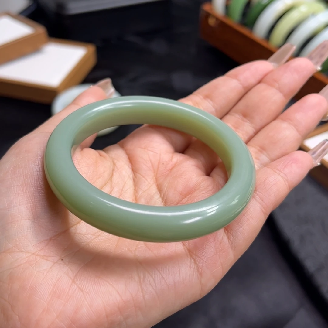 航***哈和田玉未镶嵌手镯