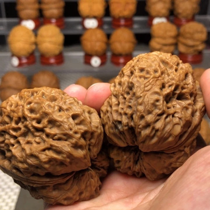 文玩核桃把件9虎头蟾，102克