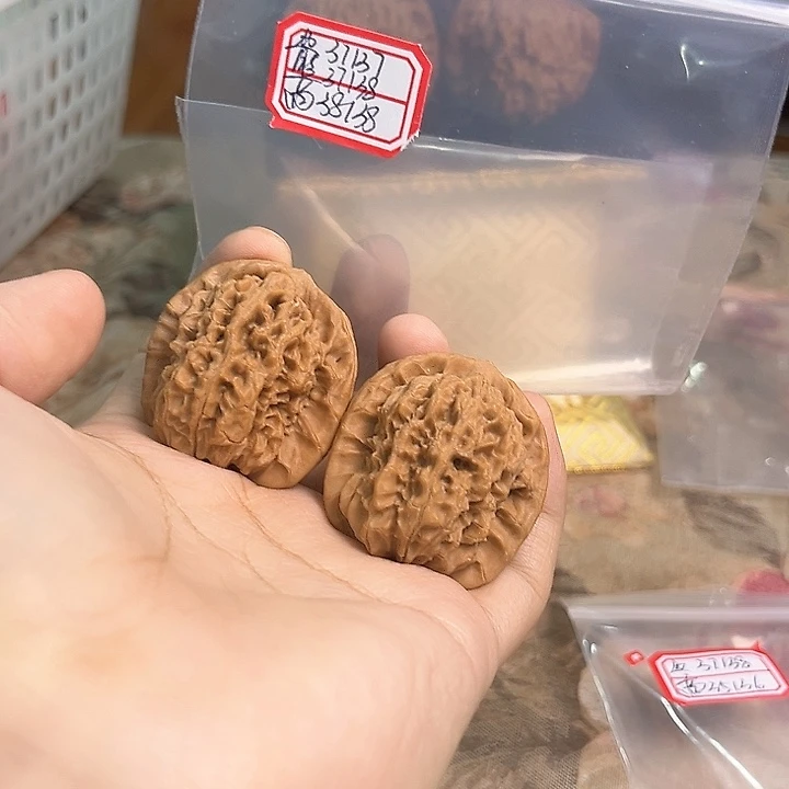 文玩核桃吊坠非嫁接马老四