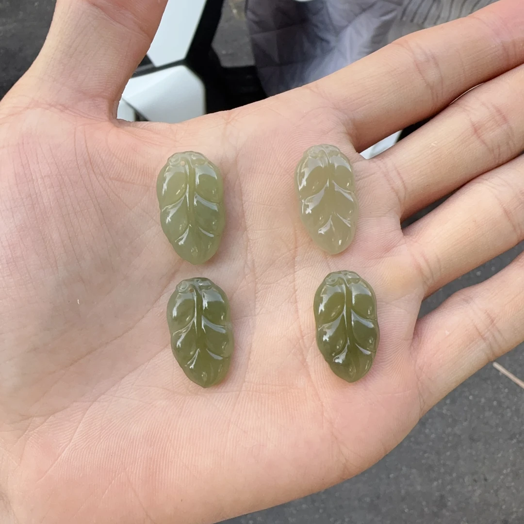 天然和田玉小号树叶吊坠约13*23mm左右多样性拍一发一xy颜色随机
