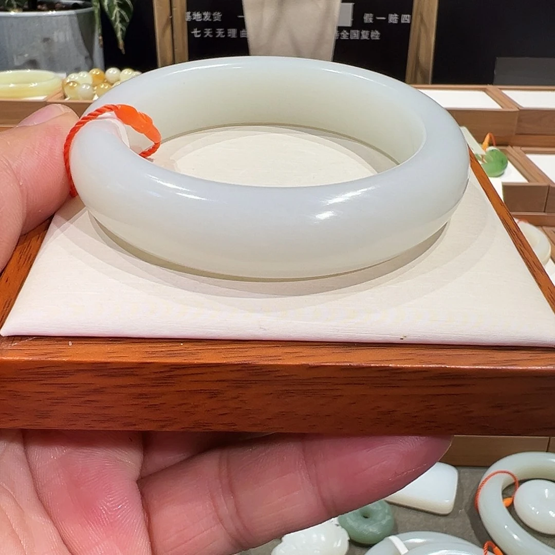 和田玉手镯未镶嵌北*