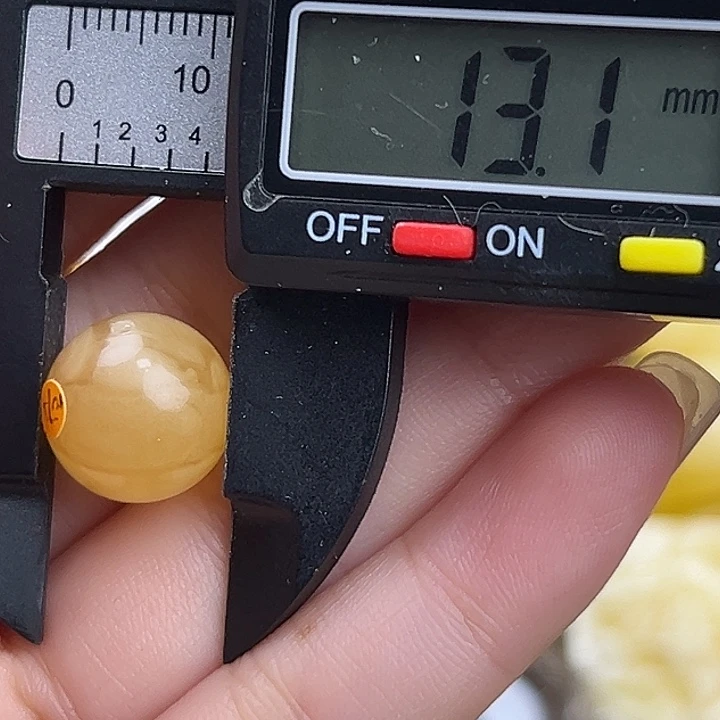 蜜蜡未镶嵌裸石微瑕132