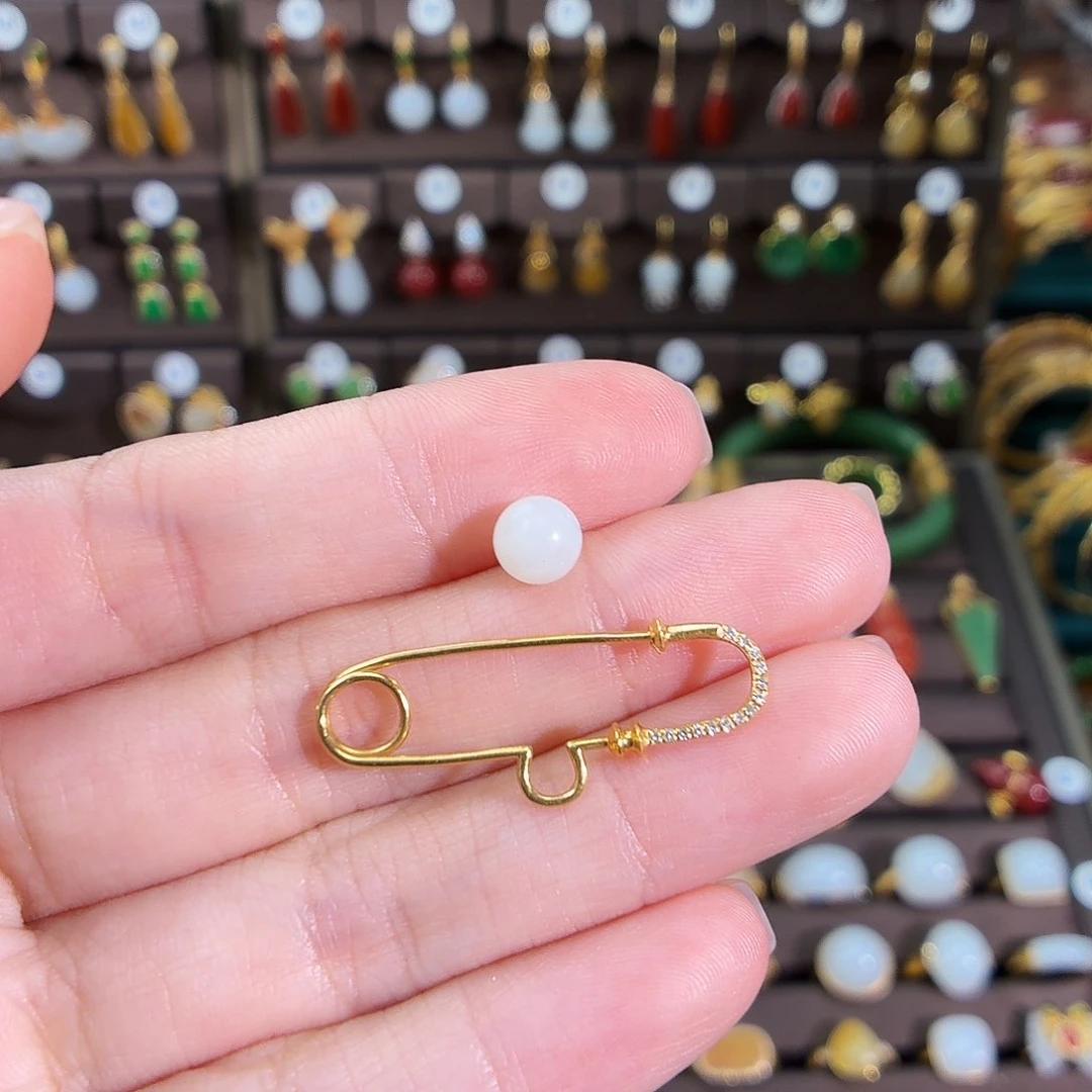 颈饰18K金镶嵌和田玉