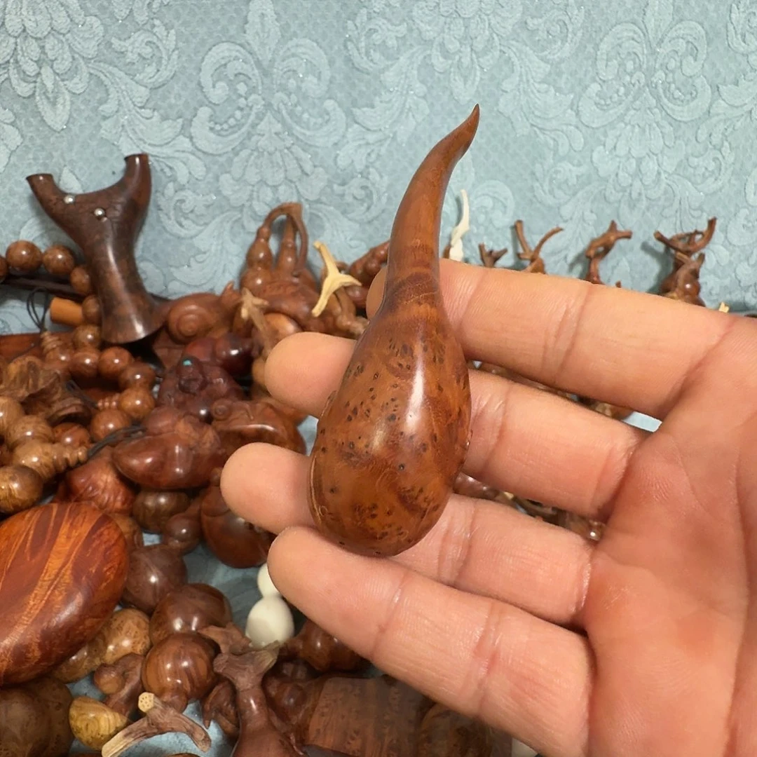 为***次木麻梨疙瘩手工雕刻鲶鱼