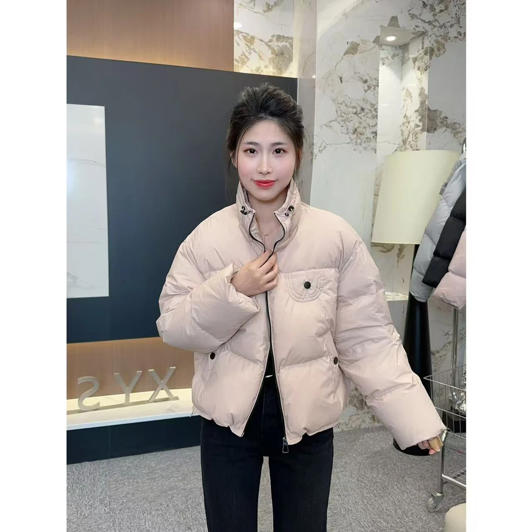 小扣立领羽绒服 小允姐姐2024新款时尚气质高级小扣立领羽绒服