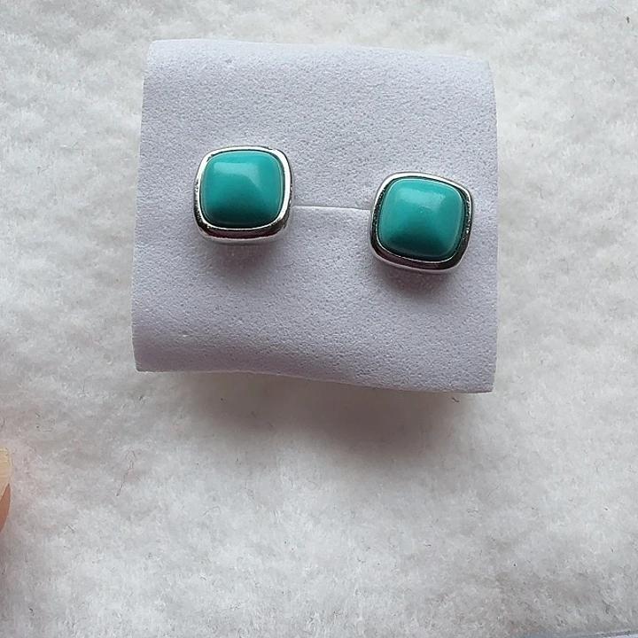 尺寸：9➕绿色方形耳钉耳饰一对，时尚简约大气款，男女款