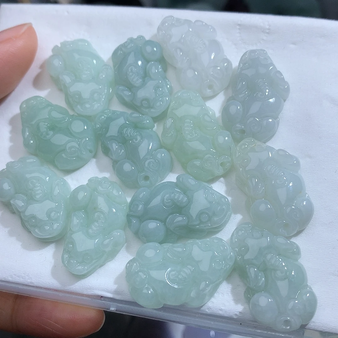 翡翠未镶嵌颈饰多样性发其一