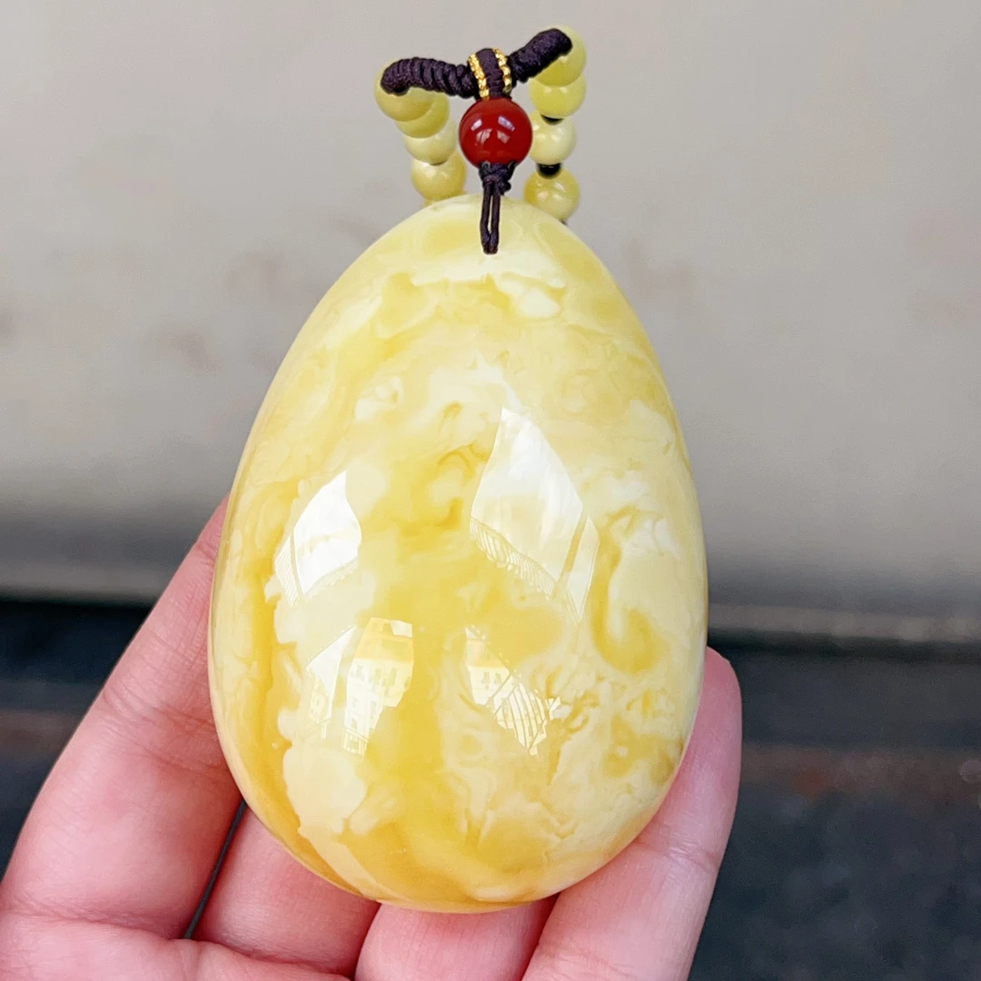 白花蜡妖花蜜蜡大水滴吊坠，满蜡白花，无瑕，57克，尺寸72～50～26.8mm