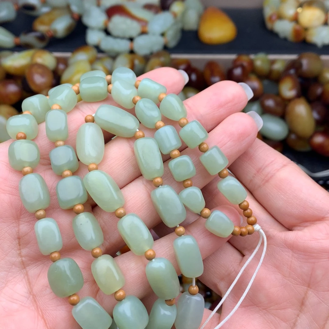 宇***君和田玉未镶嵌颈饰