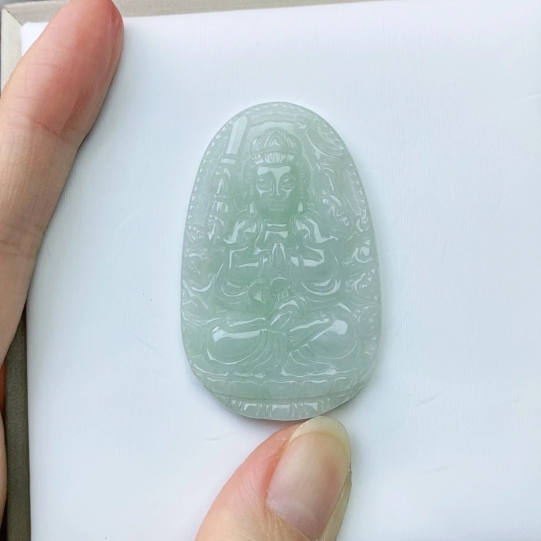 翡翠未镶嵌颈饰千手观音