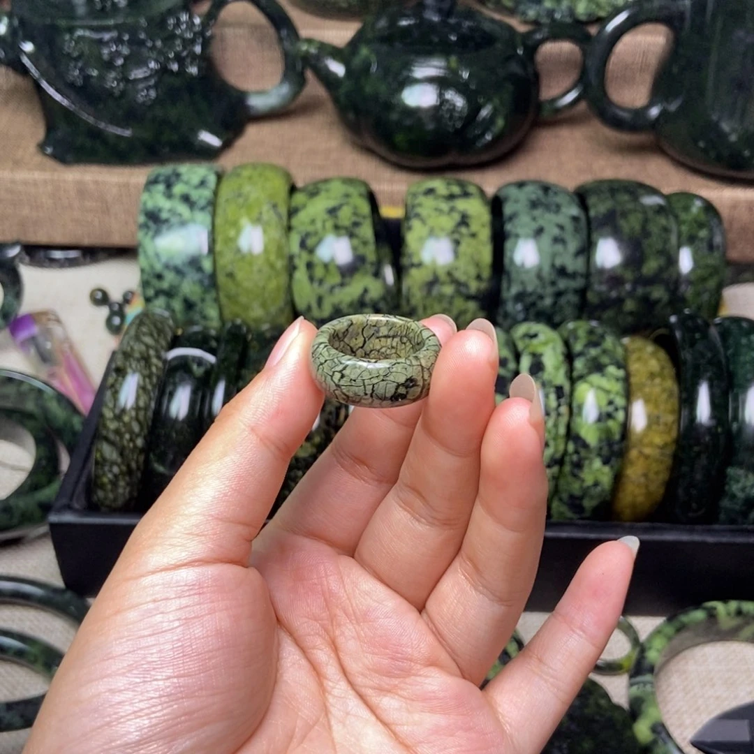 蛇纹石玉未镶嵌手镯清**季