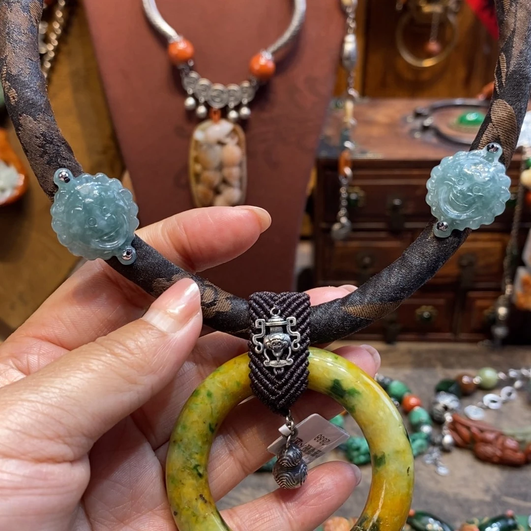 翡翠吊坠(赠链)未镶嵌