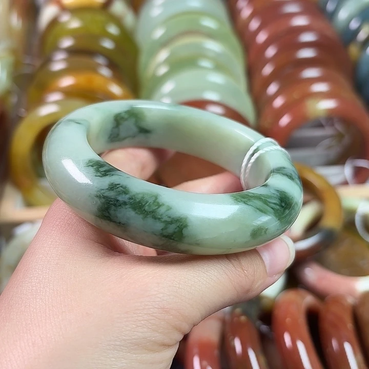 透闪石-蛇纹石玉未镶嵌手镯微瑕