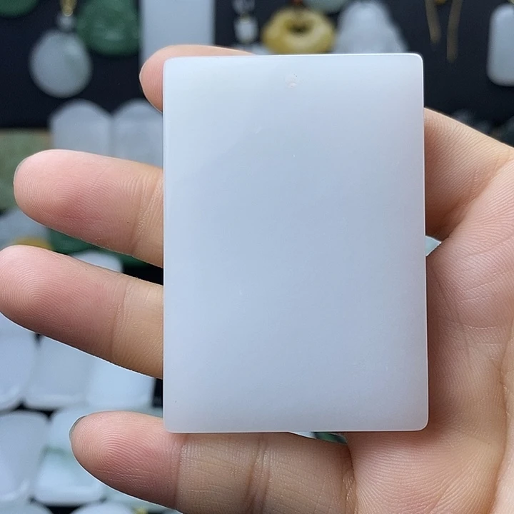 王***炮石英质玉未镶嵌颈饰