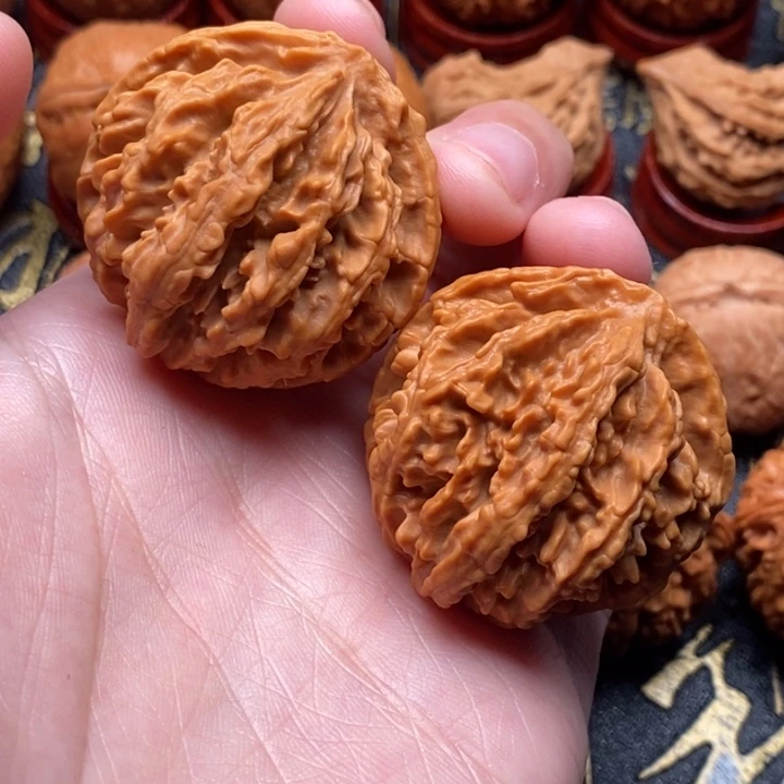 文玩核桃吊坠麒麟纹