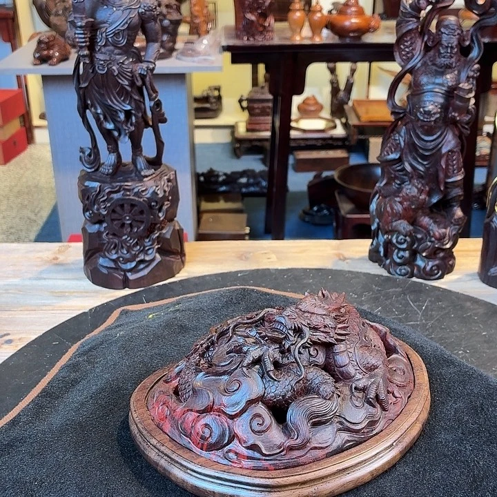 无***月端景台紫檀木类盘龙香炉