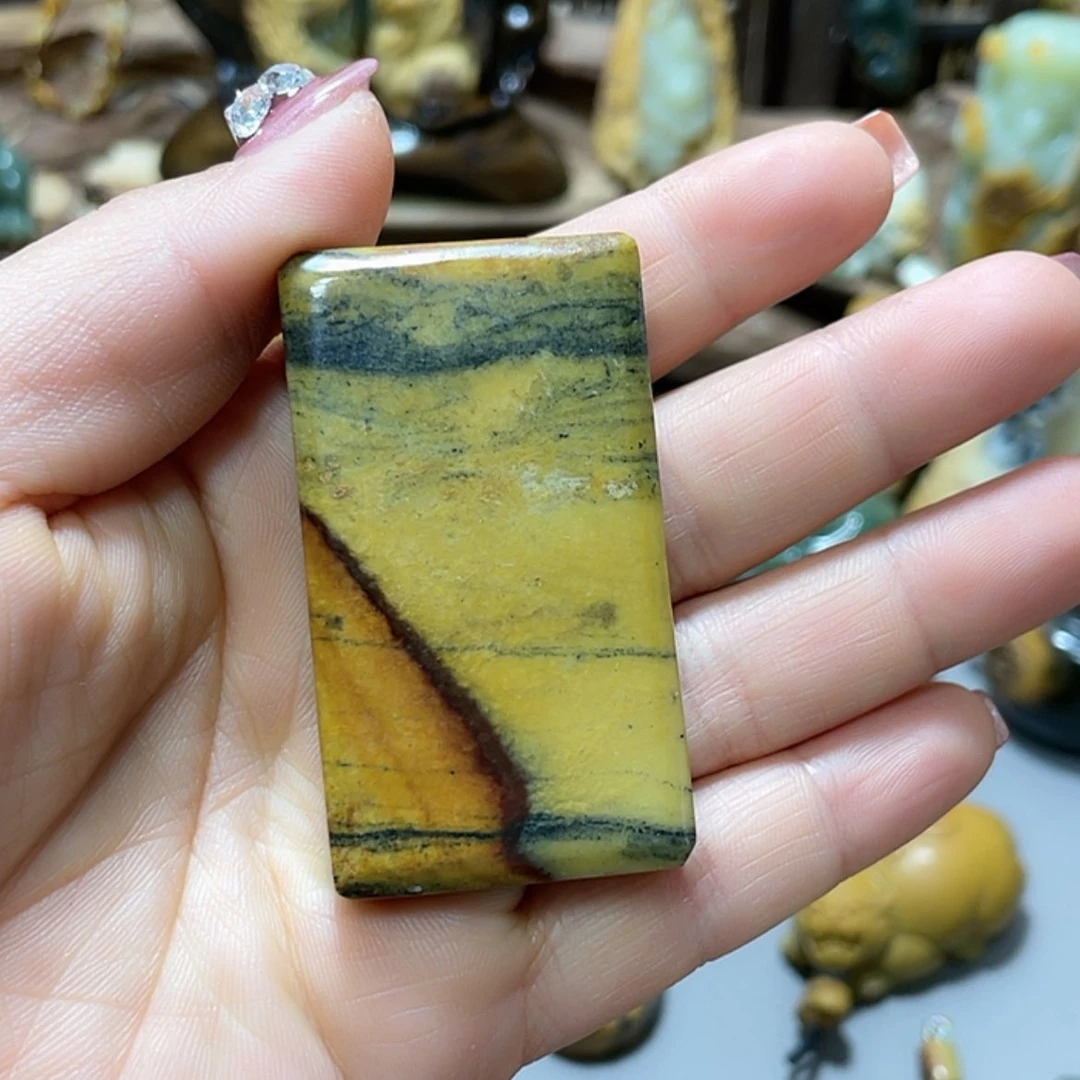 【闪购商品】岫岩河磨玉（透闪石质玉）把件未镶嵌胡***?