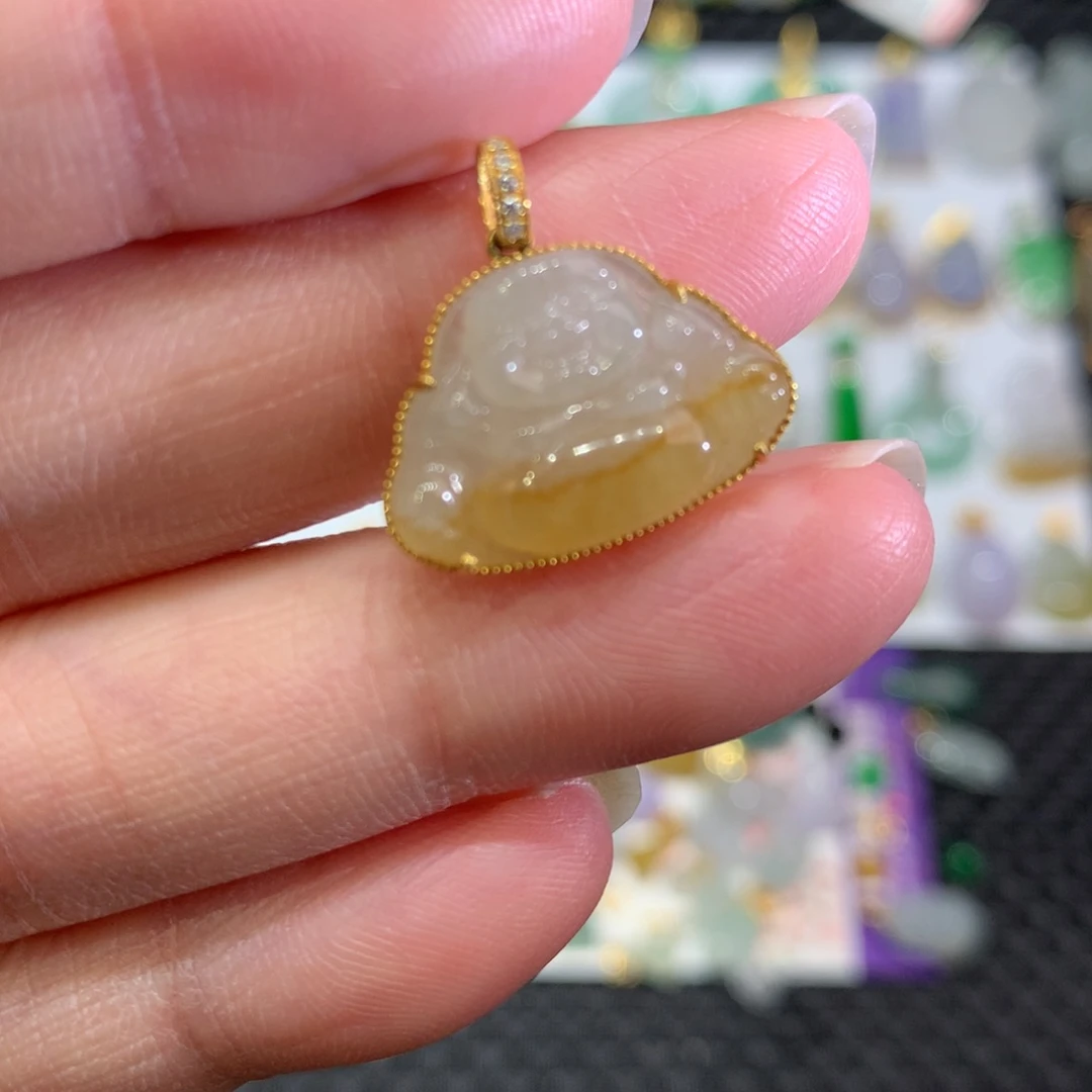 翡翠颈饰18K金镶嵌翡翠吊坠的未镶嵌