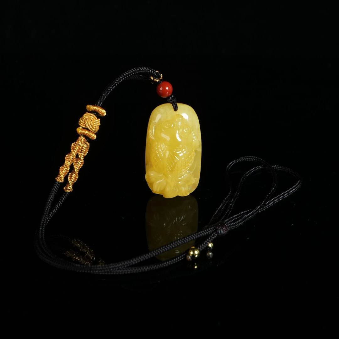 DY-M382蜜蜡金鱼雕刻件7.83g