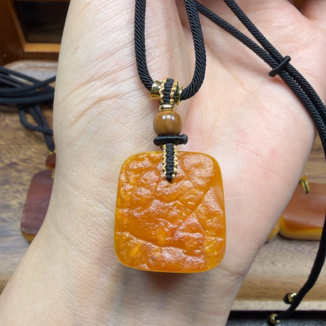 琥珀未镶嵌吊坠(赠链)