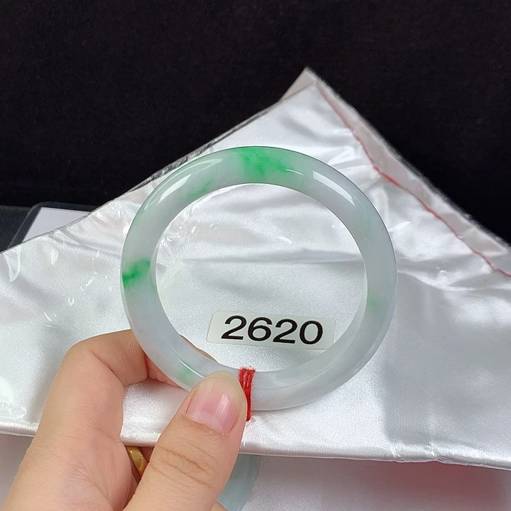 翡翠未镶嵌手镯57圈白底青