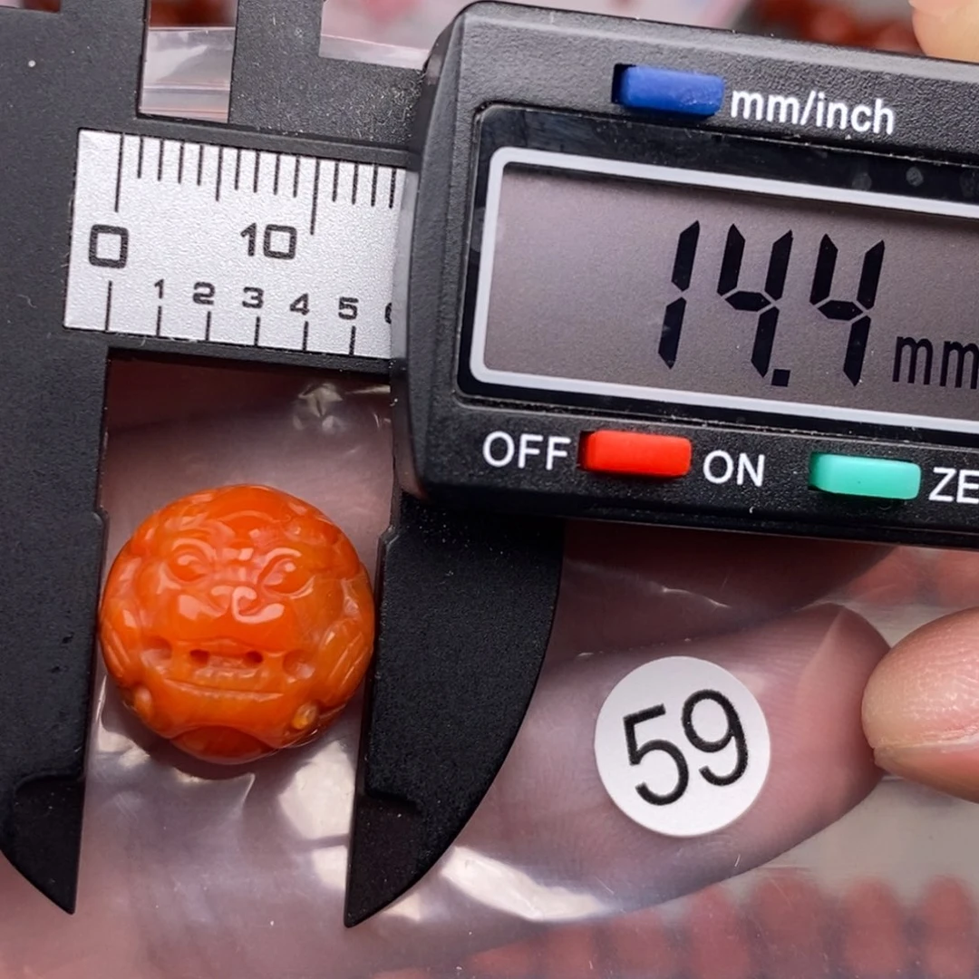 南红玛瑙未镶嵌配饰有瑕疵