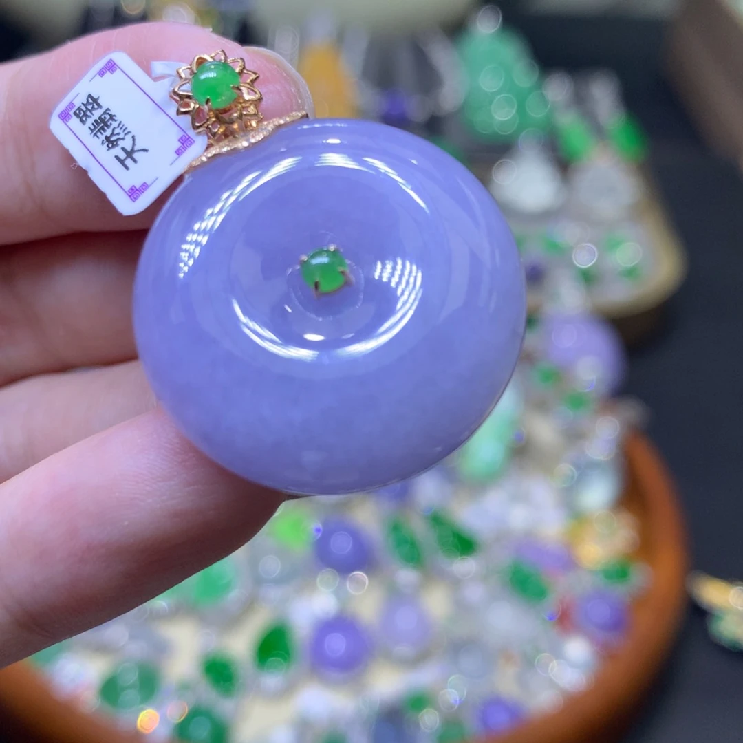 颈饰18K金镶嵌翡翠