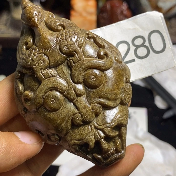 透闪石-蛇纹石玉合金颈饰