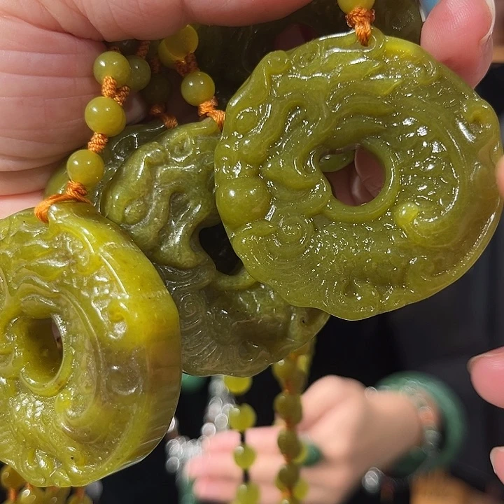 颈饰未镶嵌和田玉