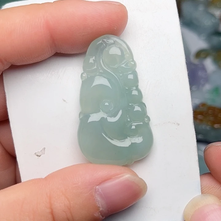 翡翠颈饰未镶嵌如意