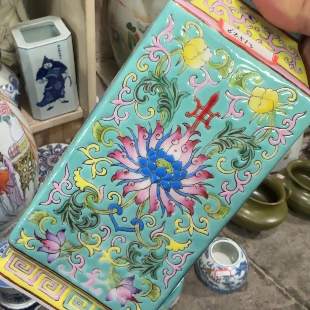 杯就**溃陶瓷精品展示中心