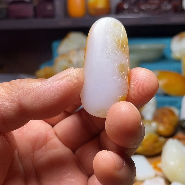 雨***枫和田玉未镶嵌颈饰