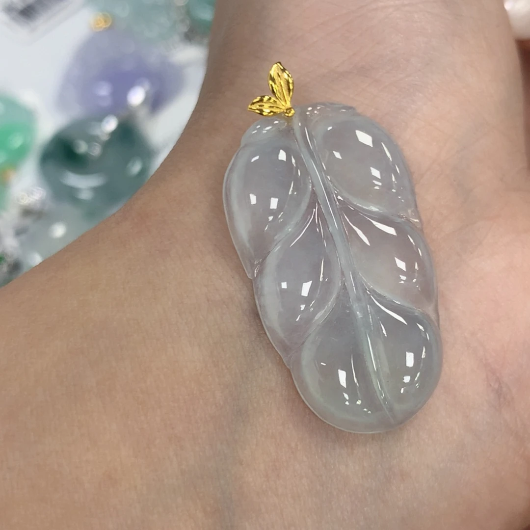 颈饰18K金镶嵌翡翠