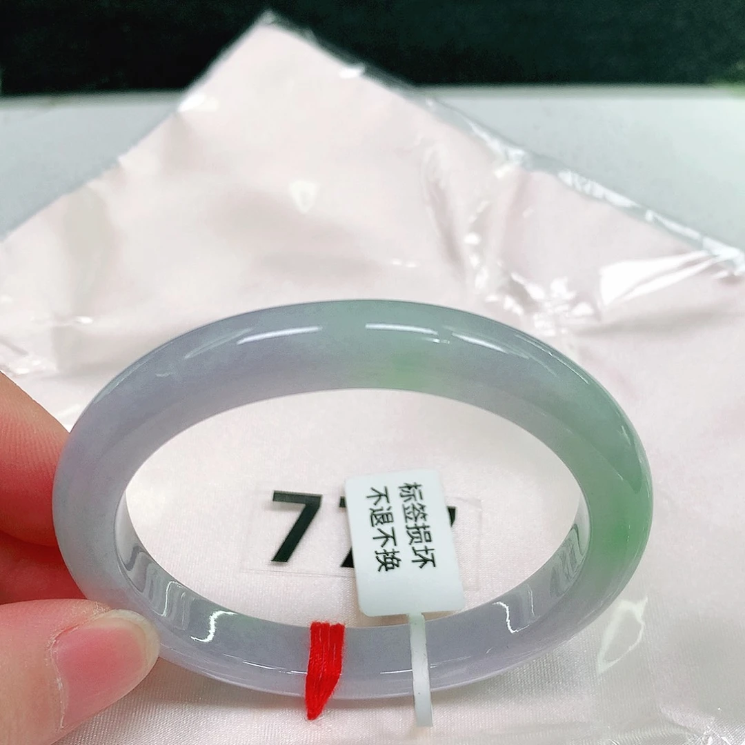 翡翠手镯（贵妃镯）未镶嵌37 号翡翠手镯