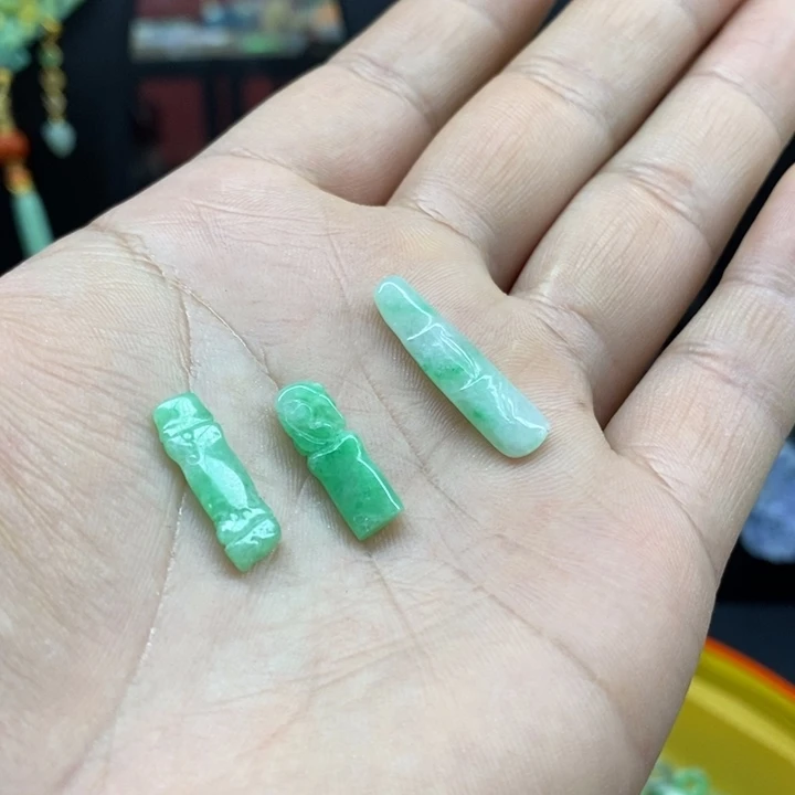 翡翠颈饰未镶嵌吊坠